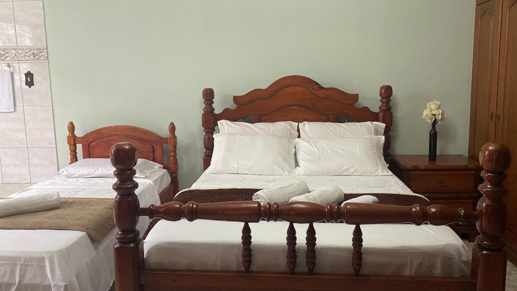 Triana Guest House Фос-ду-Іґуасу Екстер'єр фото