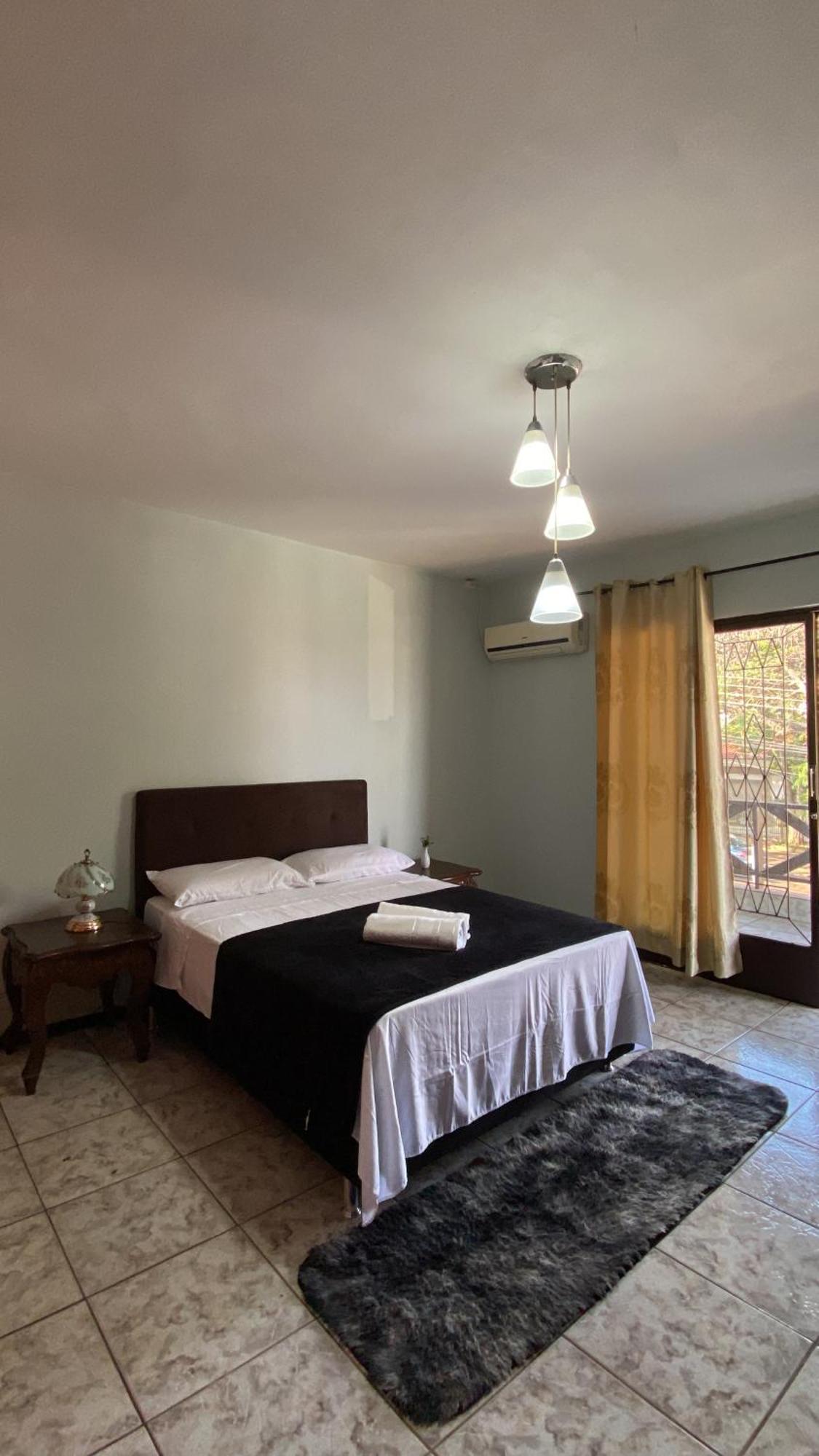 Triana Guest House Фос-ду-Іґуасу Екстер'єр фото